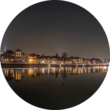 Skyline Deventer by night van Hans Brasz