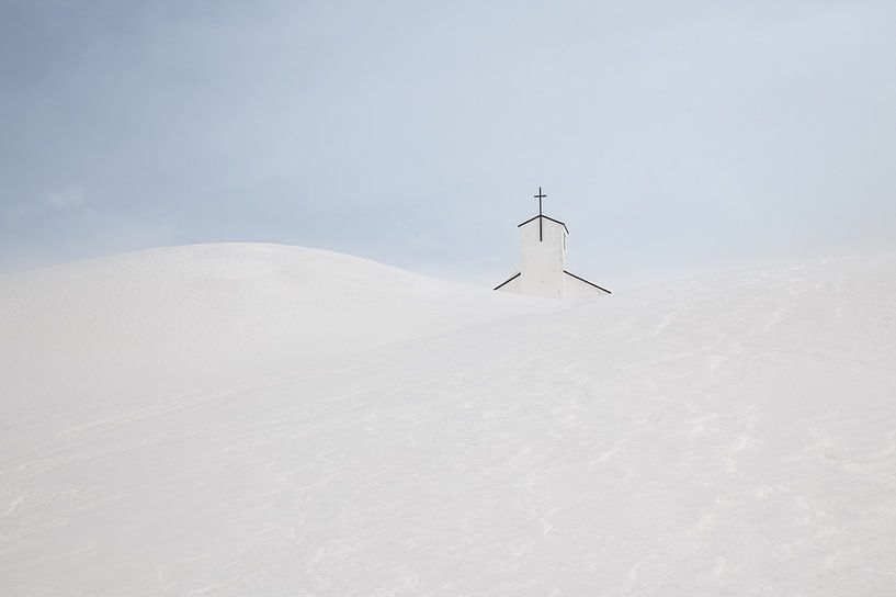 Kirche im Schnee von Ageeth Groen