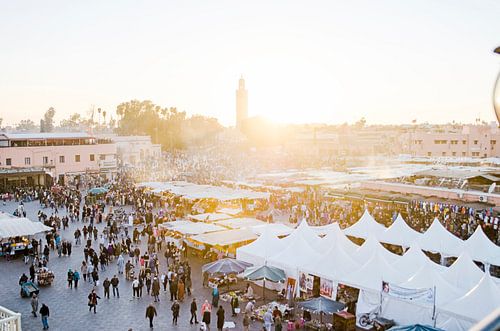 Marktplatz in Marrakech bei Sonnenuntergang, Marokko