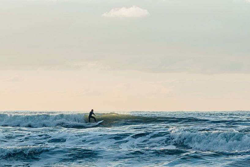 Un surfeur de golf en action au Midsland aan Zee par Surfen - Alex Hamstra Photography