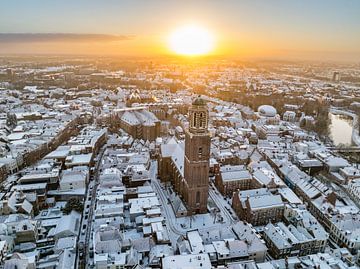 Zwolle Peperbus kerktoren tijdens een koude winter zonsopgang van Sjoerd van der Wal Fotografie