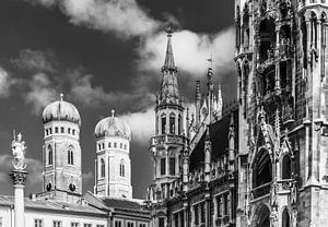 Frauenkirche und Neues Rathaus in München von Werner Dieterich