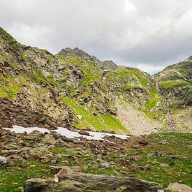 Lacs de montagne d'altitude et sommets impressionnants dans la nature préservée du plateau lacustre de Merano, dans le Tyrol du Sud. sur Miriam Schwarzfischer Fotografie