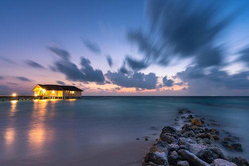 Langs de golfbreker naar de zonsopgang