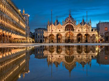 Piazza San Marco in Venetië van Michael Abid