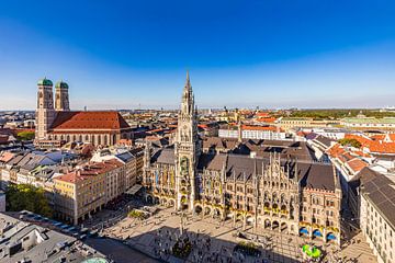 Frauenkirche et nouvel hôtel de ville sur la Marienplatz à Munich sur Werner Dieterich