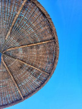 The parasol by Lotte Hermans