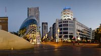 Het nieuwe Eindhoven: panorama van de Lichttoren en Blob in de avond