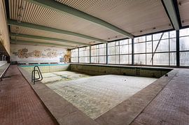 Ehemaliges Schwimmbad. von Roman Robroek – Fotos verlassener Gebäude