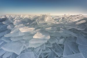 Kruiend ijs aan het Markermeer van Original Mostert Photography
