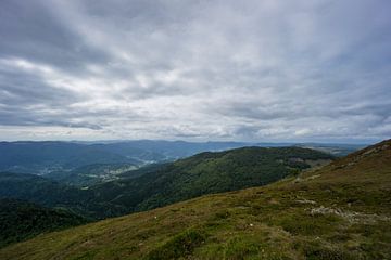 Frankrijk - Landschappelijk uitzicht in de vallei vanaf de berg Grand Ballon van adventure-photos