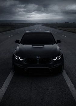 BMW M4 Dunkle Straße