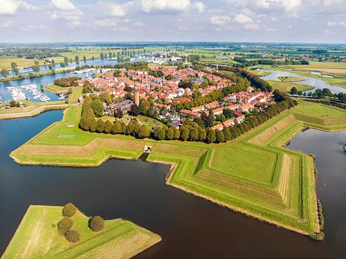 Luchtfoto van het historische stadje Heusden in Nederland