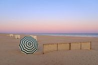 Sonnenschirm am Strand von Johan Vanbockryck Miniaturansicht