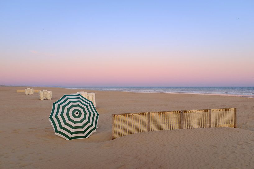 Parasol on the beach by Johan Vanbockryck