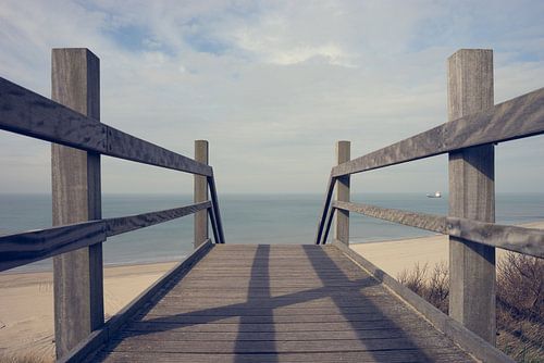 houten trap naar het strand