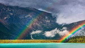 Dubbele regenboog over Emerald Lake van Henk Meijer Photography