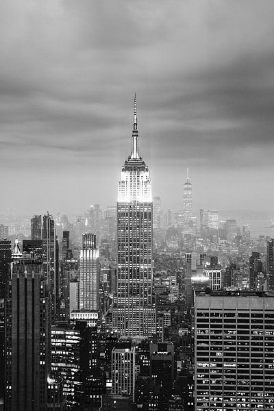 Empire State Dämmerung (Schwarz Weiß) von Sascha Kilmer