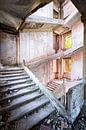 Grandiose verlassene Treppe. von Roman Robroek – Fotos verlassener Gebäude Miniaturansicht