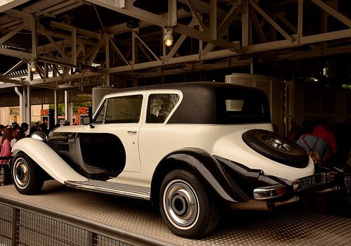 Classic Car van Cruella De Vil in Disneyland Parijs
