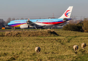 Avions dans le paysage néerlandais à Schiphol