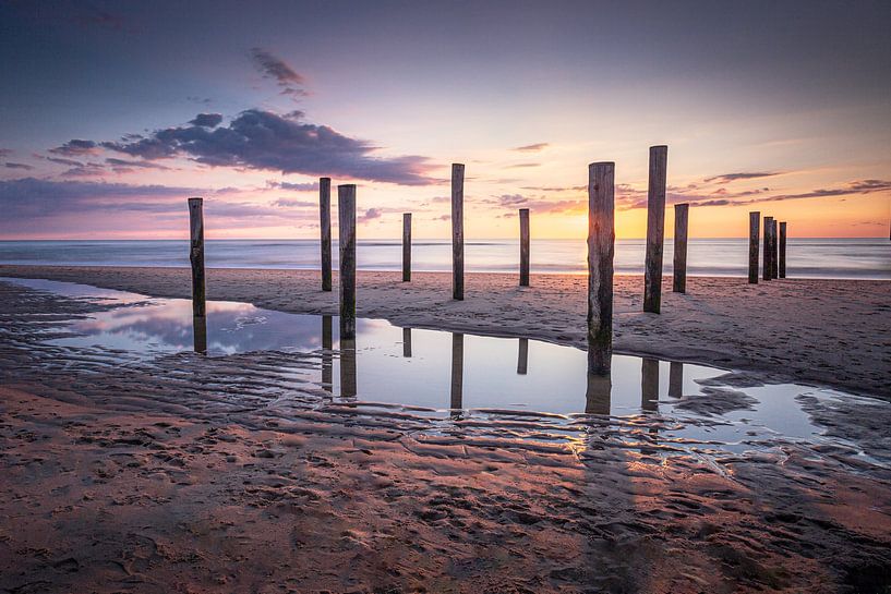 Zonsondergang Noordzee bij Palendorp in Petten van Silvia Thiel