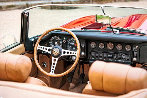 Jaguar E-Type Roadster vintage sportwagen interieur