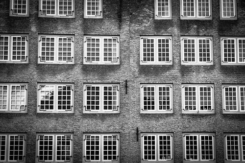 Een raamwerk van een oud pakhuis