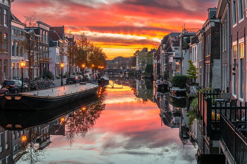Leiden - Autumnal sunrise at the New Rhine from the buttermilk bridge (0175) by Reezyard