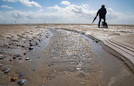 high winds on the beach by Petro Luft