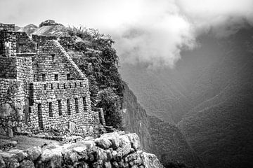 Machu Picchu in de wolken van Mark Thurman