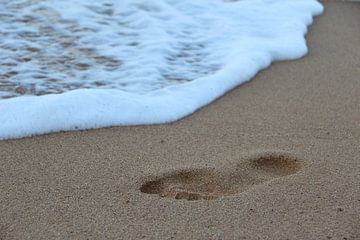 Fußabdrücke im Sand von Selma Hamzic