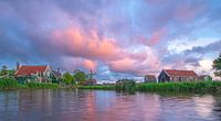 Ochtendrood ...regenwater in de sloot. Zaanse Schans