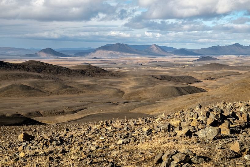 Uitzicht over Möðrudalur in Noord IJsland van Gerry van Roosmalen
