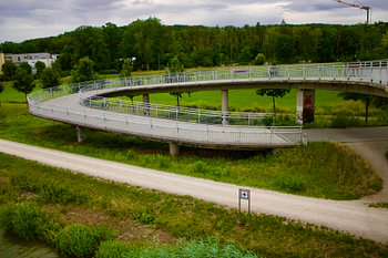 A round bridge showing its curves