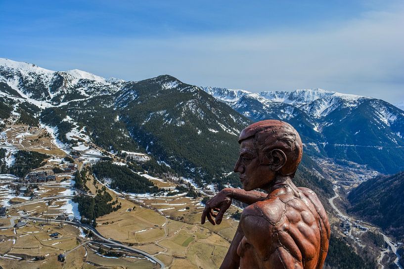 Der sitzende Mann in Andorra von Sanne Lillian van Gastel
