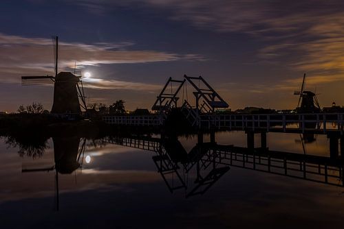 Kinderdijk in de nacht