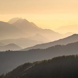 Prachtige gelaagdheid van de Oostenrijkse alpen - 3 van Sander Grefte