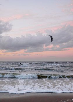 Kitesurfing, the beach, the sea and a beautiful pastel-colored sunset