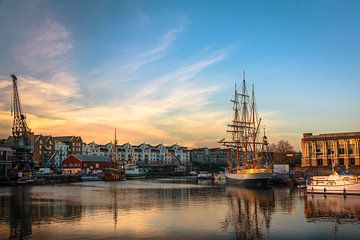 Haven van Bristol bij zonsondergang van Monique Pals