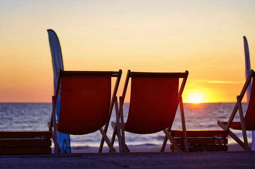 Sunset on the beach by HGU Foto