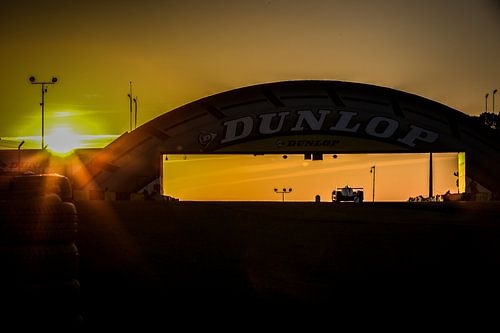 Zonopkomst tijdens de 24 uur van Le Mans - Dunlop brug