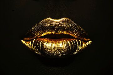 Donkere achtergrond met stralende gouden lippen van Art & Soul Creations