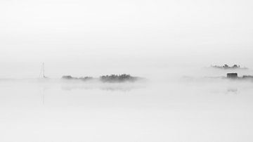 Nebel an einem sehr frühen Morgen von Hans de Waay