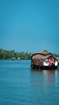 Sonnenverwöhnte Hausbootfahrt auf den Backwaters in Kerala, Indien