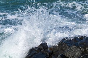 Mousse de mer et textures rocheuses – Photographie abstraite de l'océan