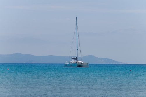 Bootje op de Middellandse zee