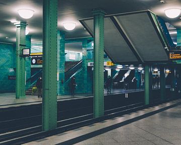 Berlijn Alexanderplatz U-Bahn, 2021 van A. David Holloway