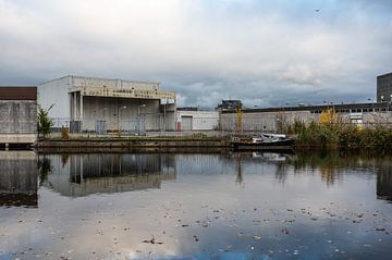 Verlaten industrie in het Westelijk kanaal van Werner Lerooy