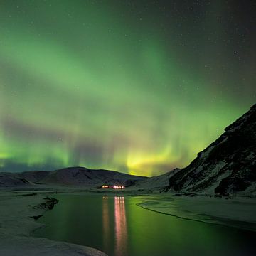 Aurora Borealis over de bergen